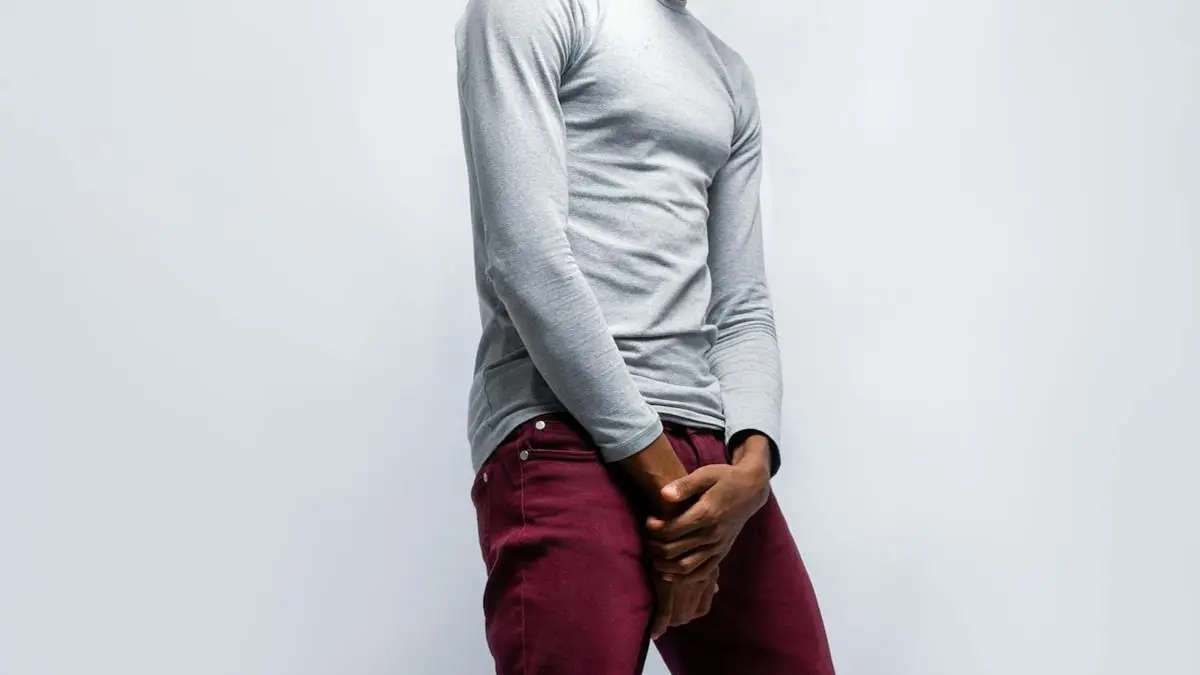 Casual Maroon Pants Outfits For Men