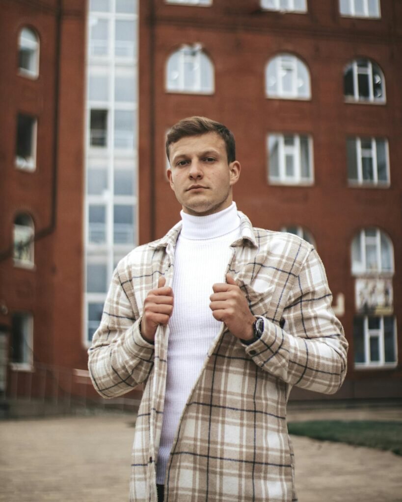 Men's White Turtleneck Sweater Outfit 